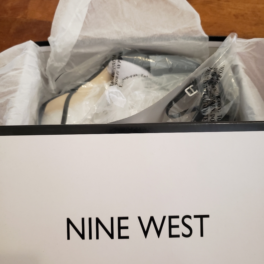 Shoes - Picture 4 of 5